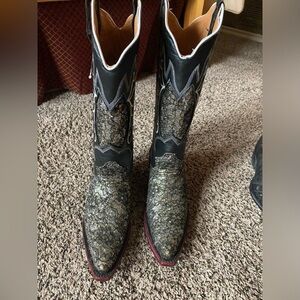 New Yadira Women’s Black Leather Boots with Gold Lace. Size 9.5. Asking: $125.